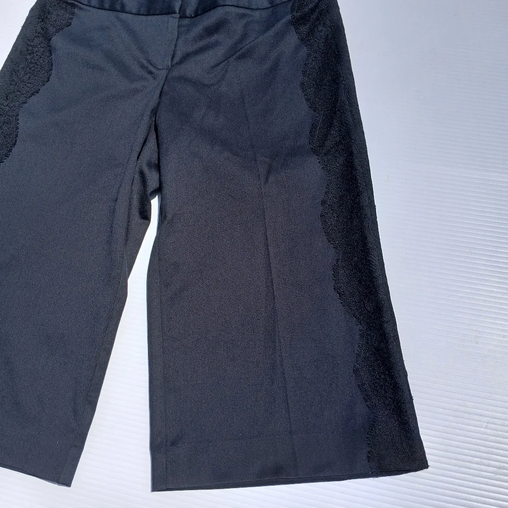 Trina Turk size 0 Black Lace Bermuda Length Dress Shorts Trouser Style Career XS